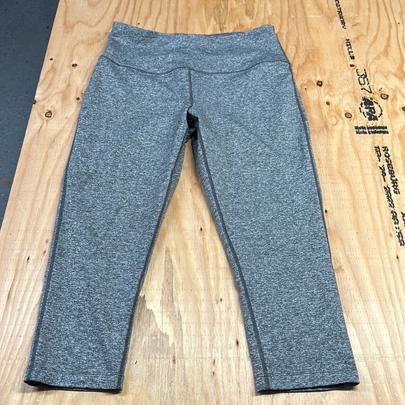 ZELLA Women’s Capri Leggings, Grey - Picture 3 of 3